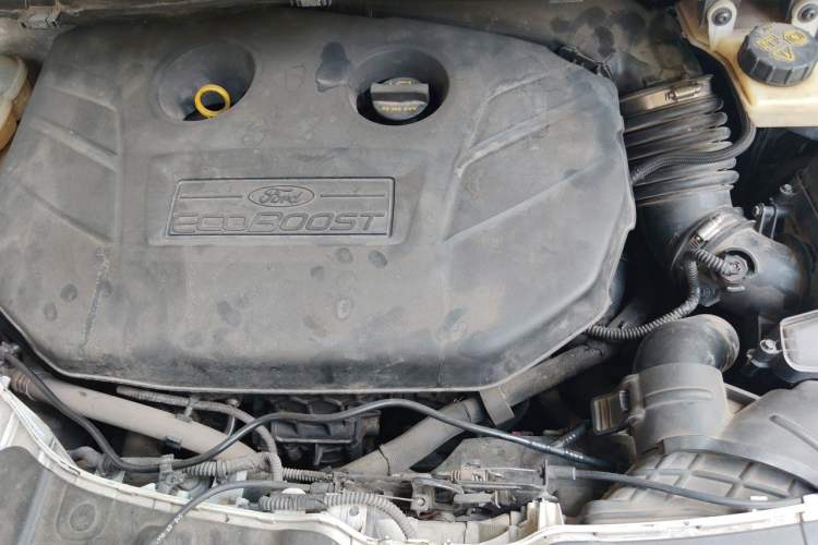 Used Ford Kuga 2013 2.0L GTDi Four-Wheel-Drive Sport Model Engine Bay