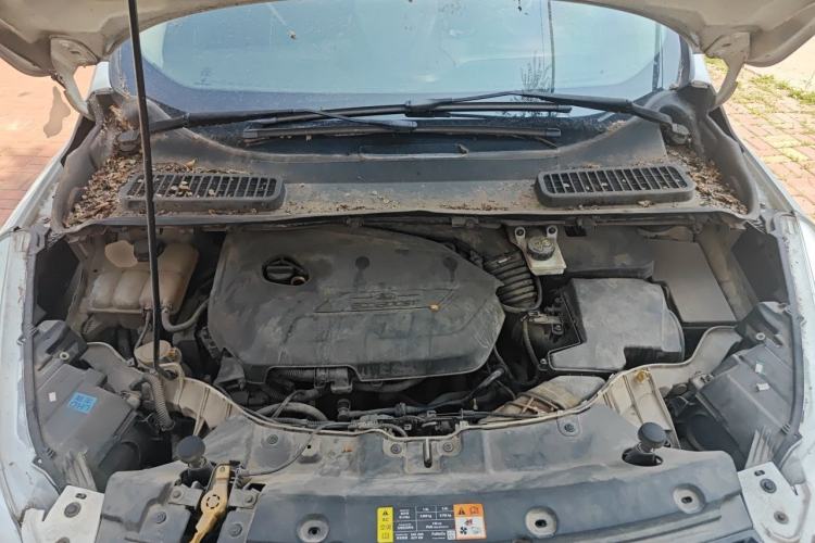 Used Ford Kuga 2013 1.6L GTDi Two-Wheel-Drive Trend Model Engine Bay