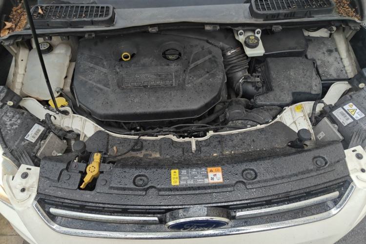 Used Ford Kuga 2013 2.0L GTDi Four-Wheel-Drive Sport Model Engine Bay