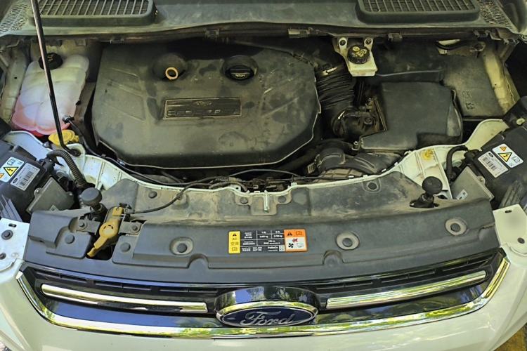 Used Ford Kuga 2013 2.0L GTDi Four-Wheel-Drive Sport Model Engine Bay