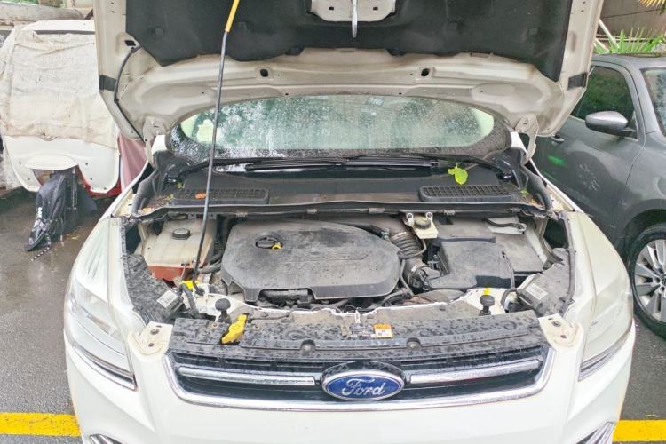 Used Ford Kuga 2013 1.6L GTDi Two-Wheel-Drive Trend Model Engine Bay