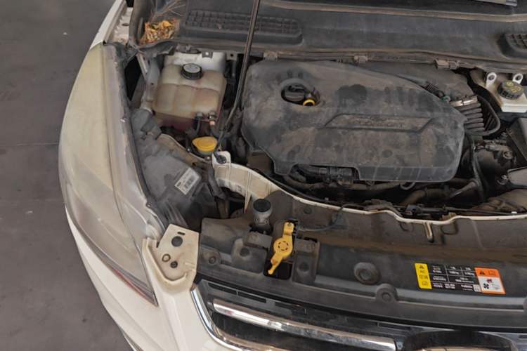 Used Ford Kuga 2013 1.6L GTDi Two-Wheel-Drive Comfort Model Engine Bay Right