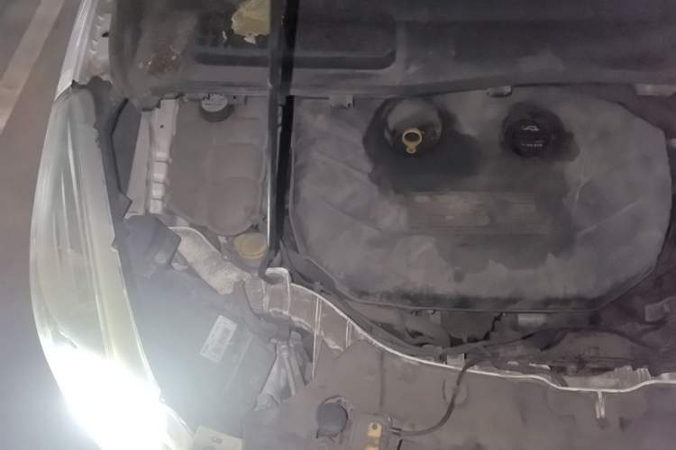 Used Ford Kuga 2013 2.0L GTDi Four-Wheel Drive Premium Model Engine Bay Right
