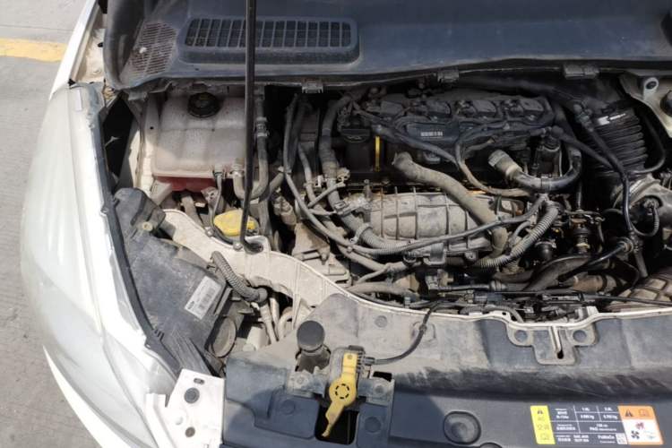 Used Ford Kuga 2013 1.6L GTDi Two-Wheel-Drive Trend Model Engine Bay Right