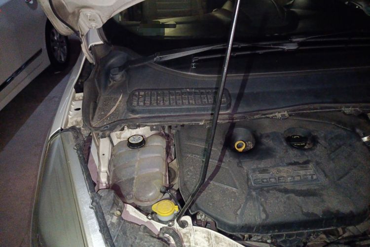 Used Ford Kuga 2013 2.0L GTDi Four-Wheel Drive Premium Model Engine Bay Right