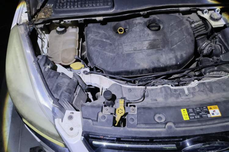 Used Ford Kuga 2013 2.0L GTDi Four-Wheel-Drive Sport Model Engine Bay Right