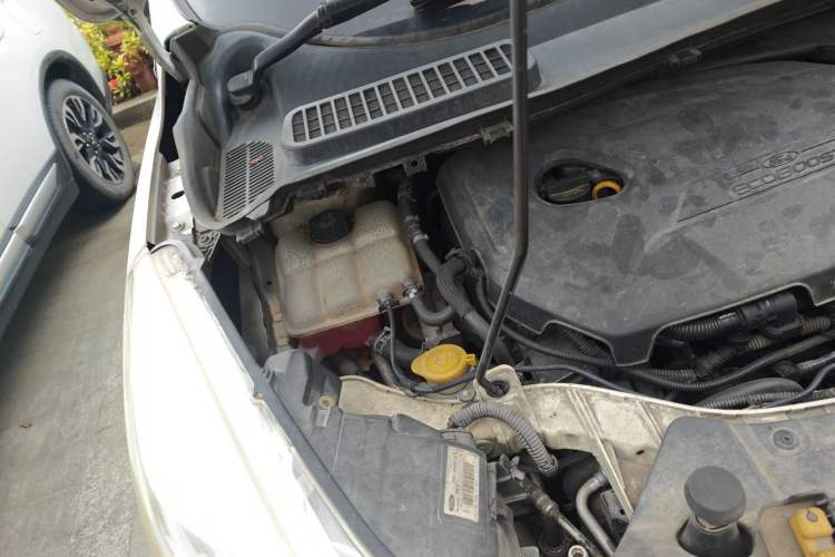 Used Ford Kuga 2013 1.6L GTDi Two-Wheel-Drive Comfort Model Engine Bay Right