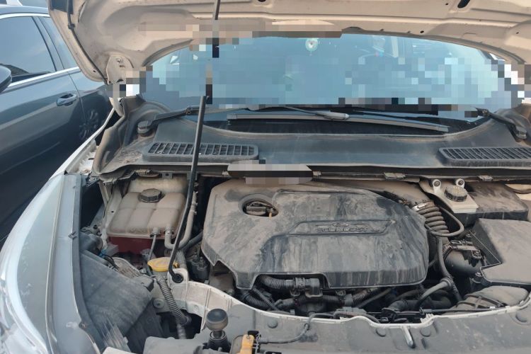 Used Ford Kuga 2013 1.6L GTDi Two-Wheel-Drive Trend Model Engine Bay Right