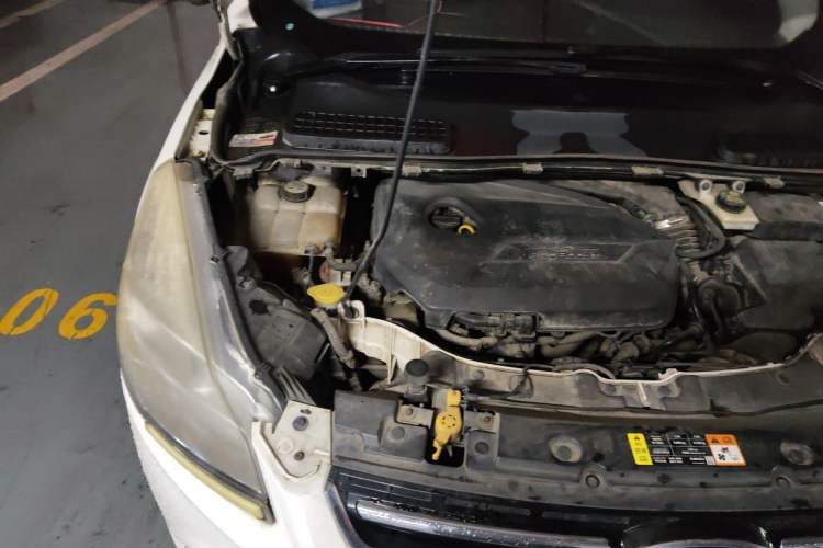Used Ford Kuga 2013 1.6L GTDi Two-Wheel-Drive Trend Model Engine Bay Right