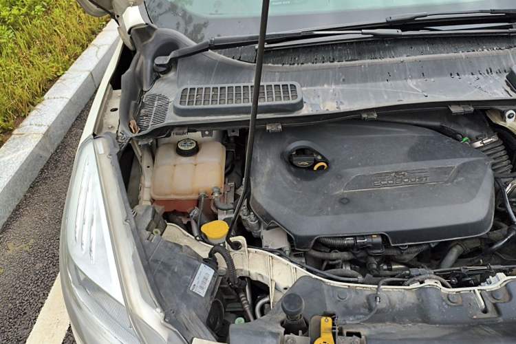 Used Ford Kuga 2013 1.6L GTDi 4x4 Elite Model Engine Bay Right