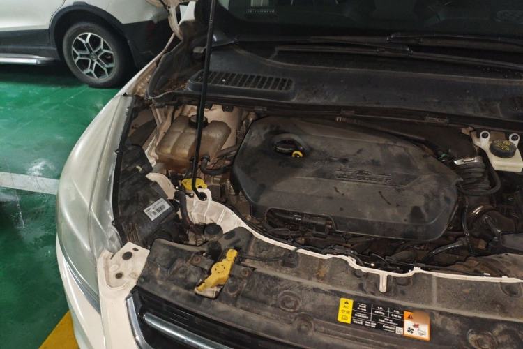 Used Ford Kuga 2013 1.6L GTDi Two-Wheel-Drive Trend Model Engine Bay Right