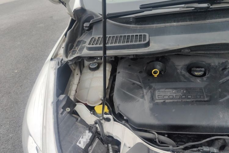 Used Ford Kuga 2013 2.0L GTDi Four-Wheel-Drive Sport Model Engine Bay Right