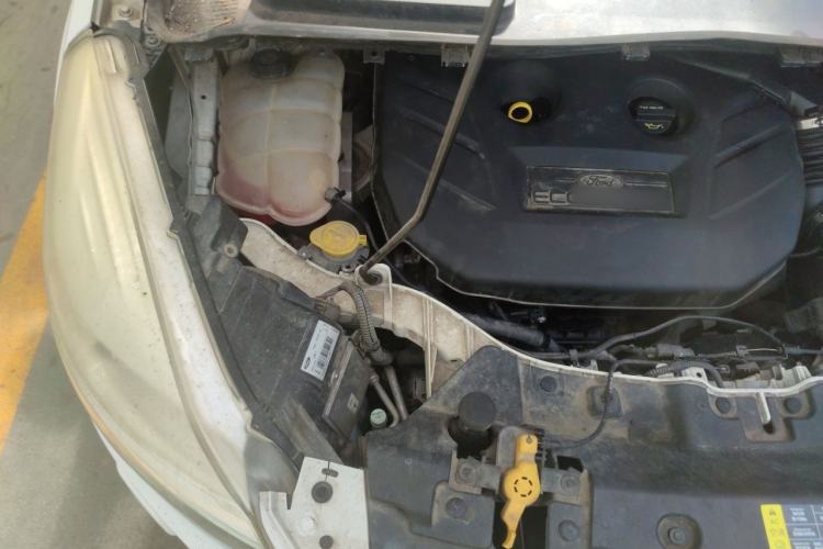 Used Ford Kuga 2013 2.0L GTDi Four-Wheel Drive Premium Model Engine Bay Right
