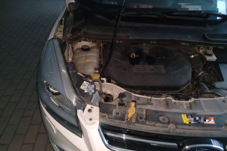 Used Ford Kuga 2013 2.0L GTDi Four-Wheel-Drive Sport Model Engine Bay Right