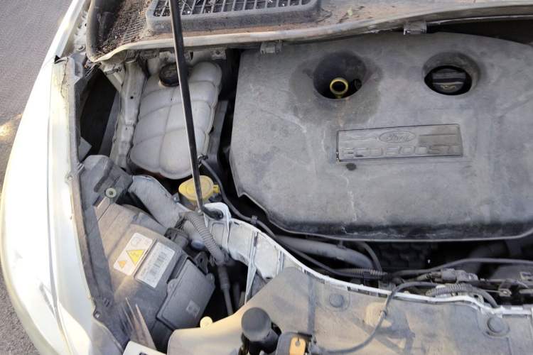 Used Ford Kuga 2013 2.0L GTDi Four-Wheel-Drive Sport Model Engine Bay Right