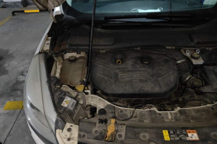 Used Ford Kuga 2013 2.0L GTDi Four-Wheel Drive Premium Model Engine Bay Right