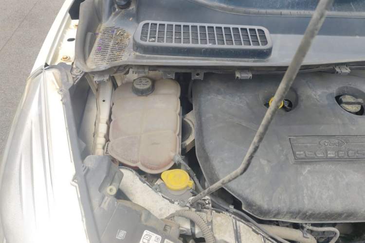 Used Ford Kuga 2013 2.0L GTDi Four-Wheel Drive Premium Model Engine Bay Right