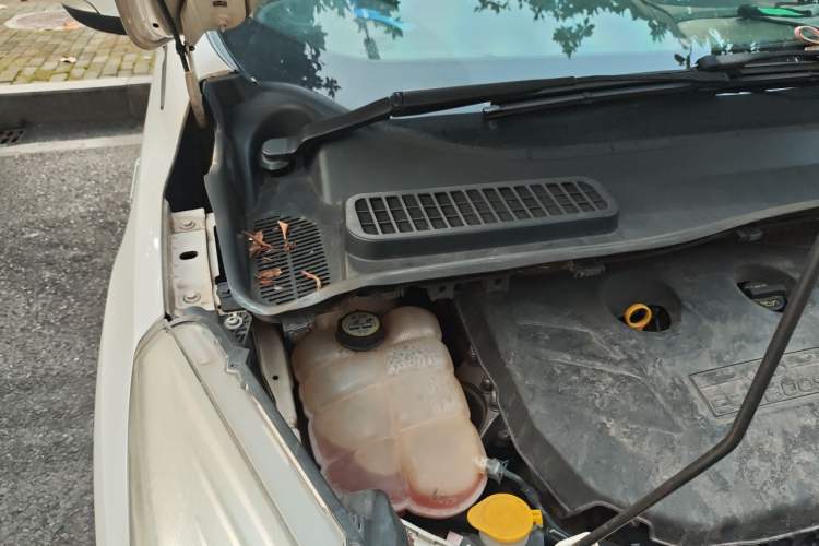 Used Ford Kuga 2013 2.0L GTDi Four-Wheel Drive Premium Model Engine Bay Right