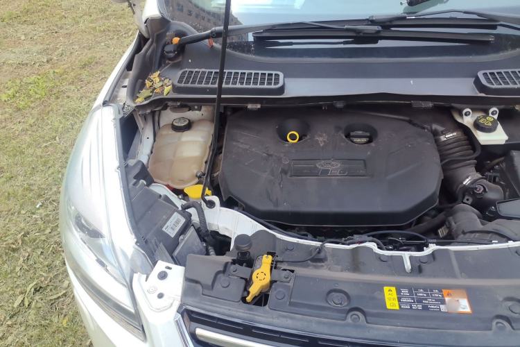 Used Ford Kuga 2013 2.0L GTDi Four-Wheel-Drive Sport Model Engine Bay Right