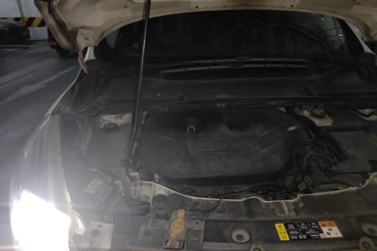 Used Ford Kuga 2013 2.0L GTDi Four-Wheel Drive Premium Model Engine Bay Right