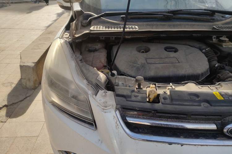 Used Ford Kuga 2013 2.0L GTDi Four-Wheel-Drive Elite Model Engine Bay Right
