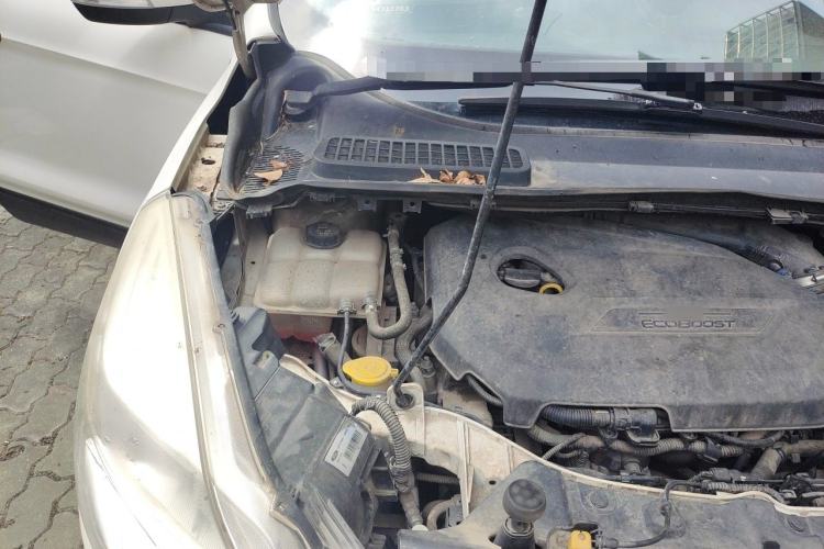 Used Ford Kuga 2013 1.6L GTDi Two-Wheel-Drive Comfort Model Engine Bay Right