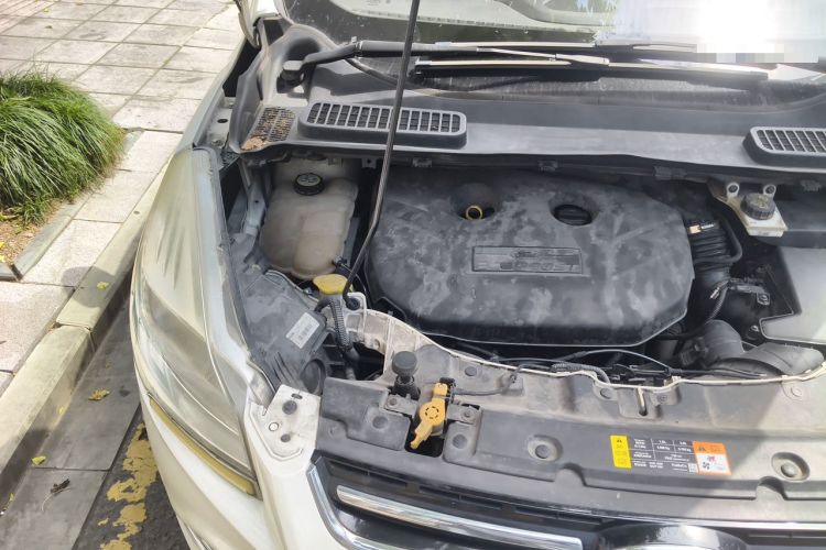 Used Ford Kuga 2013 2.0L GTDi Four-Wheel-Drive Elite Model Engine Bay Right