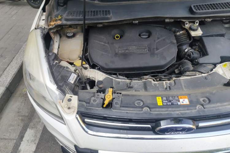 Used Ford Kuga 2013 2.0L GTDi Four-Wheel-Drive Elite Model Engine Bay Right
