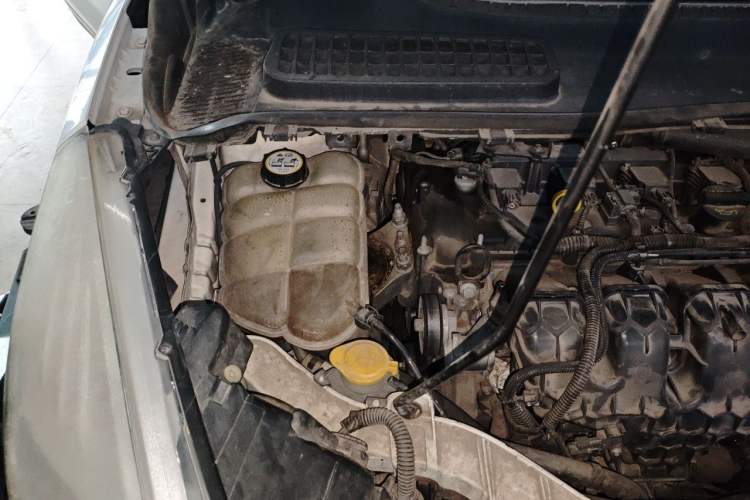 Used Ford Kuga 2013 2.0L GTDi Four-Wheel-Drive Elite Model Engine Bay Right