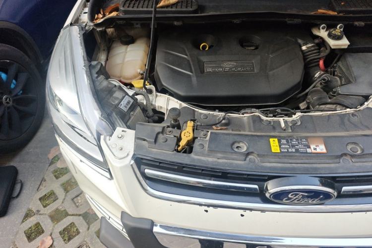Used Ford Kuga 2013 2.0L GTDi Four-Wheel-Drive Elite Model Engine Bay Right