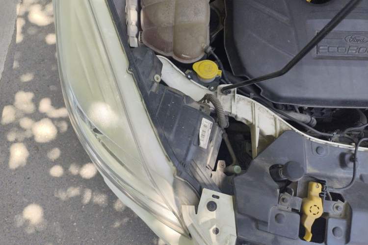 Used Ford Kuga 2013 2.0L GTDi Four-Wheel Drive Premium Model Engine Bay Right