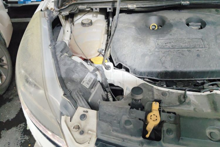 Used Ford Kuga 2013 2.0L GTDi Four-Wheel-Drive Sport Model Engine Bay Right