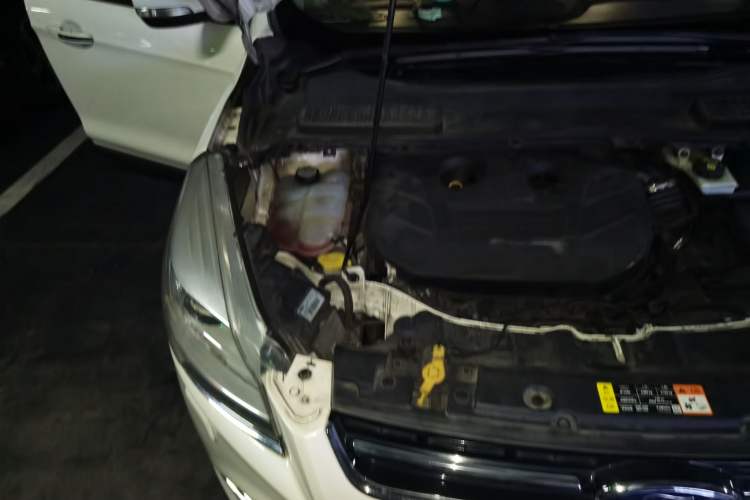 Used Ford Kuga 2013 2.0L GTDi Four-Wheel Drive Premium Model Engine Bay Right