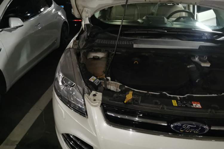 Used Ford Kuga 2013 2.0L GTDi Four-Wheel Drive Premium Model Engine Bay Right