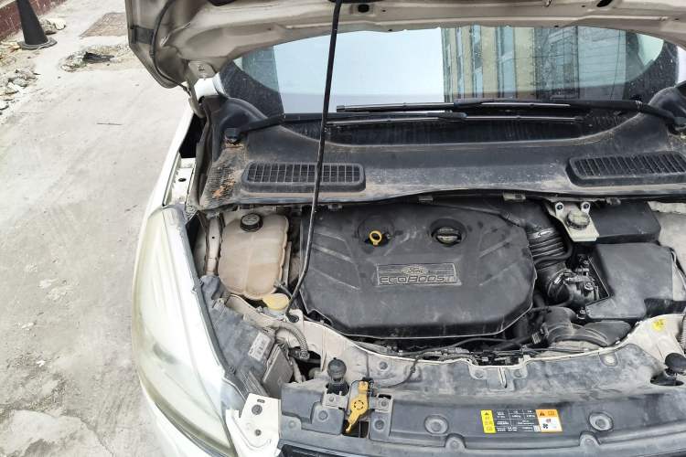 Used Ford Kuga 2013 2.0L GTDi Four-Wheel Drive Premium Model Engine Bay Right