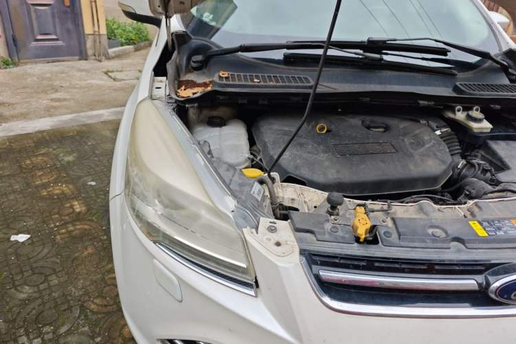 Used Ford Kuga 2013 2.0L GTDi Four-Wheel Drive Premium Model Engine Bay Right
