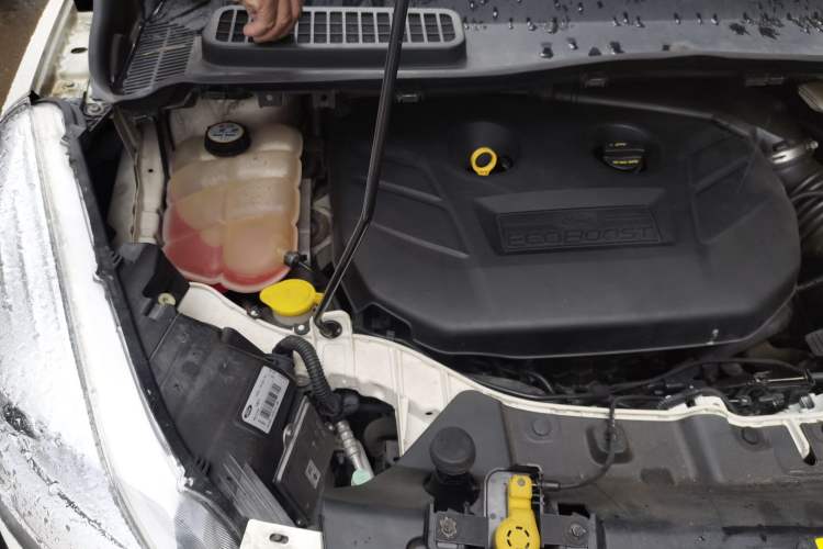 Used Ford Kuga 2013 2.0L GTDi Four-Wheel Drive Premium Model Engine Bay Right