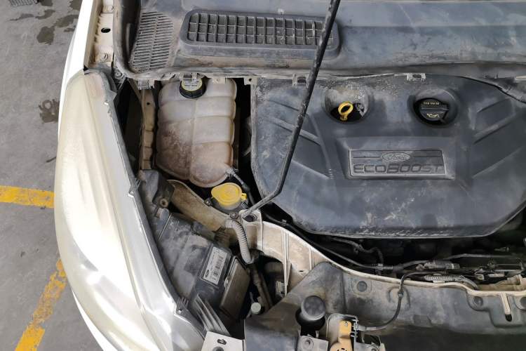 Used Ford Kuga 2013 2.0L GTDi Four-Wheel Drive Premium Model Engine Bay Right
