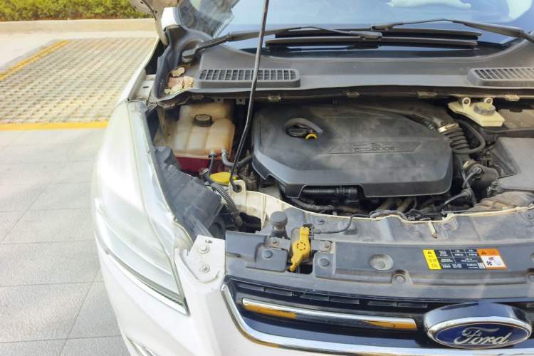 Used Ford Kuga 2013 1.6L GTDi Two-Wheel-Drive Trend Model Engine Bay Right