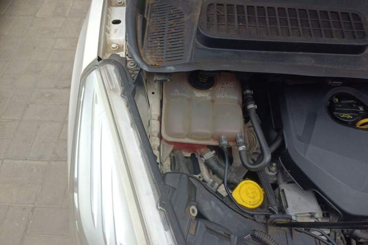 Used Ford Kuga 2013 1.6L GTDi Two-Wheel-Drive Comfort Model Engine Bay Right
