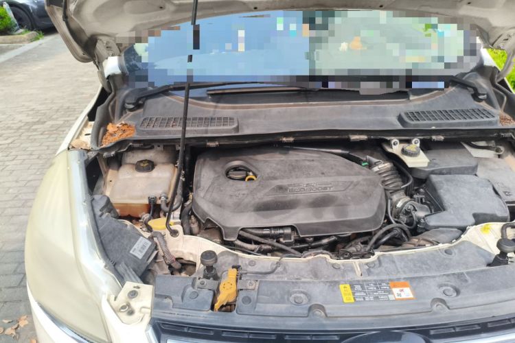 Used Ford Kuga 2013 1.6L GTDi Two-Wheel-Drive Trend Model Engine Bay Right