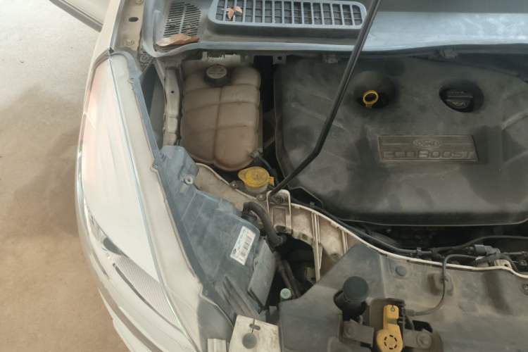 Used Ford Kuga 2013 2.0L GTDi Four-Wheel Drive Premium Model Engine Bay Right