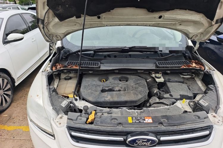 Used Ford Kuga 2013 2.0L GTDi Four-Wheel-Drive Elite Model Engine Bay Right