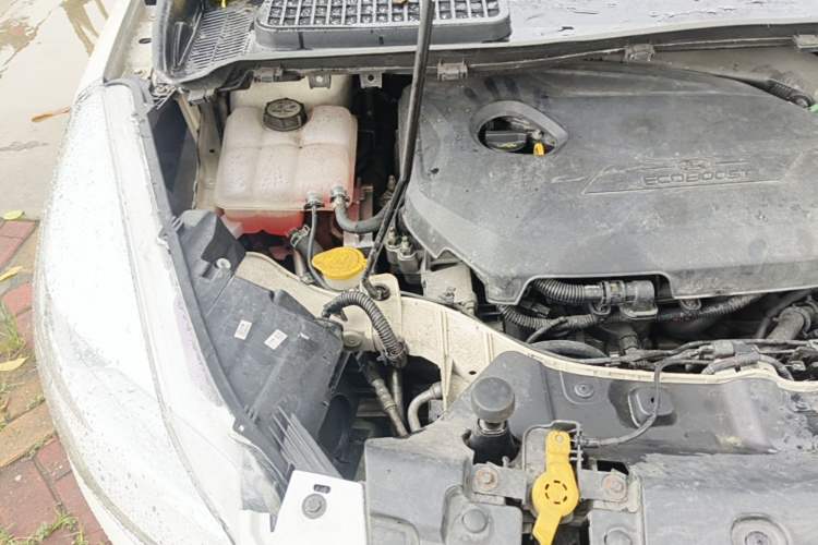 Used Ford Kuga 2013 1.6L GTDi Two-Wheel-Drive Comfort Model Engine Bay Right