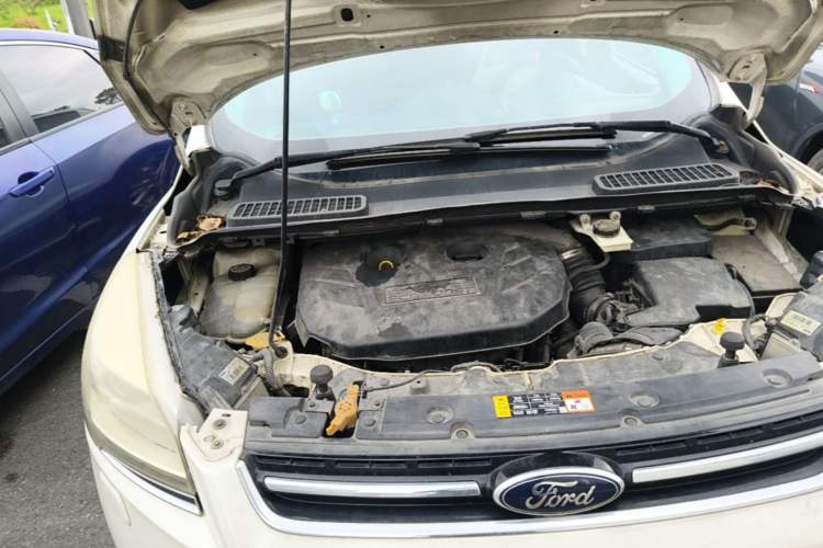 Used Ford Kuga 2013 2.0L GTDi Four-Wheel-Drive Sport Model Engine Bay Right