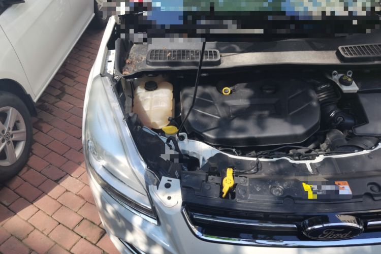 Used Ford Kuga 2013 2.0L GTDi Four-Wheel-Drive Sport Model Engine Bay Right