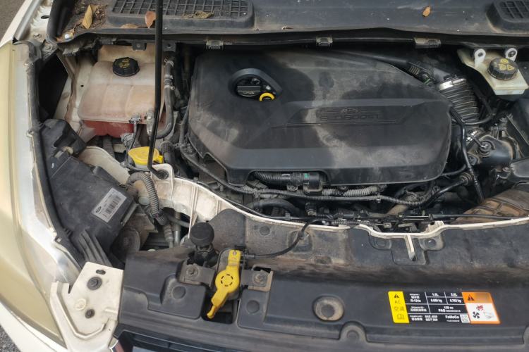 Used Ford Kuga 2013 1.6L GTDi Two-Wheel-Drive Comfort Model Engine Bay Right