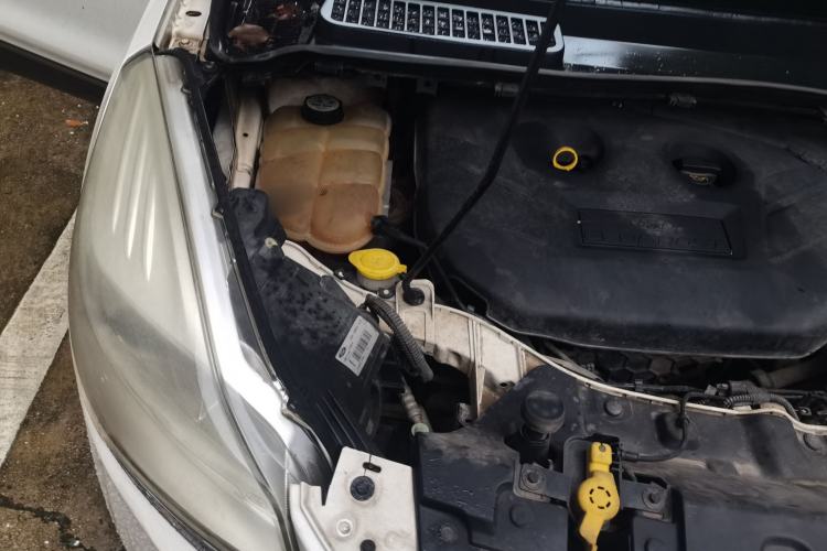 Used Ford Kuga 2013 2.0L GTDi Four-Wheel Drive Premium Model Engine Bay Right