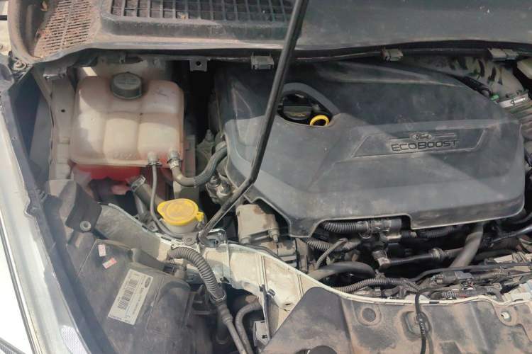 Used Ford Kuga 2013 1.6L GTDi Two-Wheel-Drive Trend Model Engine Bay Right