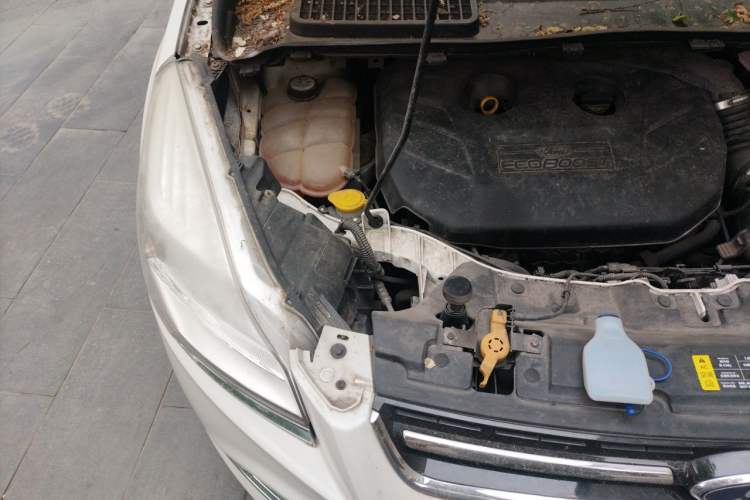 Used Ford Kuga 2013 2.0L GTDi Four-Wheel-Drive Elite Model Engine Bay Right